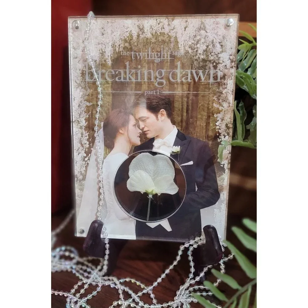 Limited Edition The Twilight Saga:  Breaking Dawn - Part 1 Wedding Photo with Mo - Picture 8 of 10
